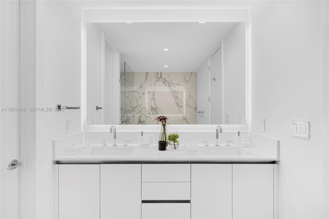 For Sale: $4,900,000 (3 beds, 3 baths, 2202 Square Feet)