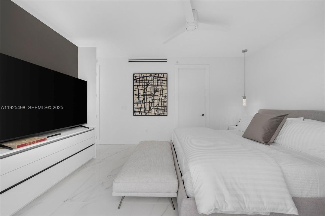 For Sale: $4,900,000 (3 beds, 3 baths, 2202 Square Feet)