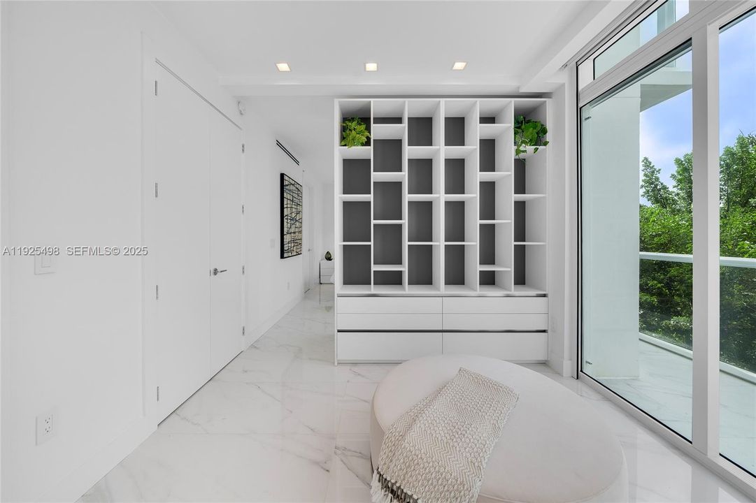 For Sale: $4,900,000 (3 beds, 3 baths, 2202 Square Feet)