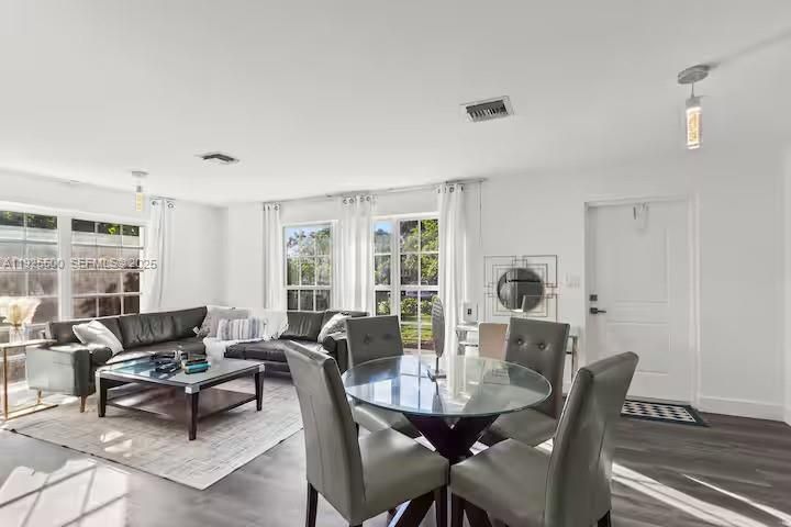 В аренду: $4,800 (3 спален, 2 ванн, 1152 Квадратных фут)