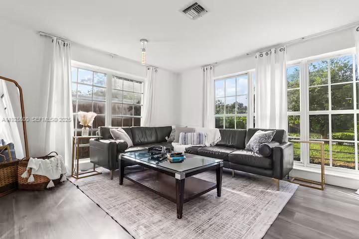 В аренду: $4,800 (3 спален, 2 ванн, 1152 Квадратных фут)