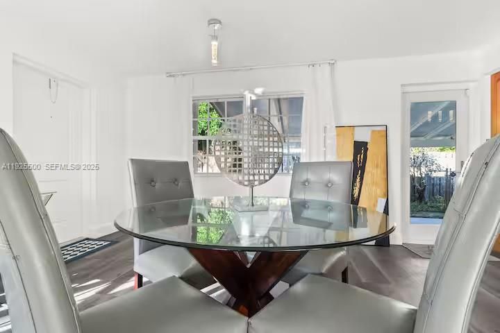 В аренду: $4,800 (3 спален, 2 ванн, 1152 Квадратных фут)