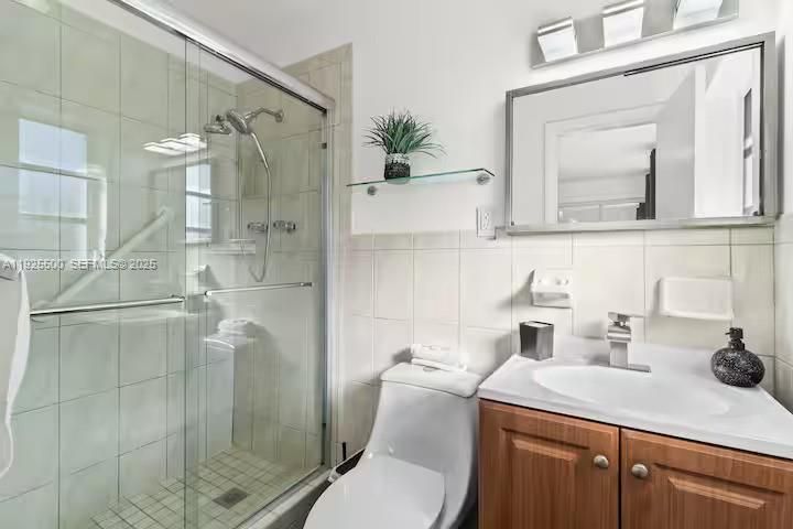 В аренду: $4,800 (3 спален, 2 ванн, 1152 Квадратных фут)