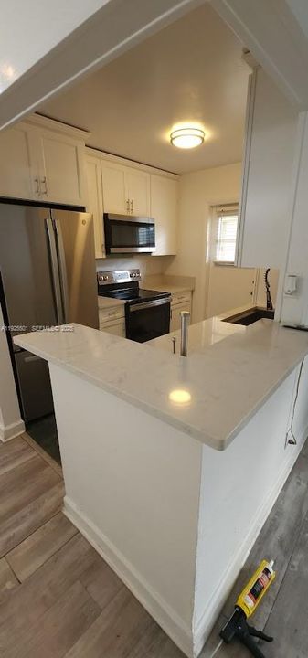 For Rent: $2,025 (2 beds, 1 baths, 870 Square Feet)