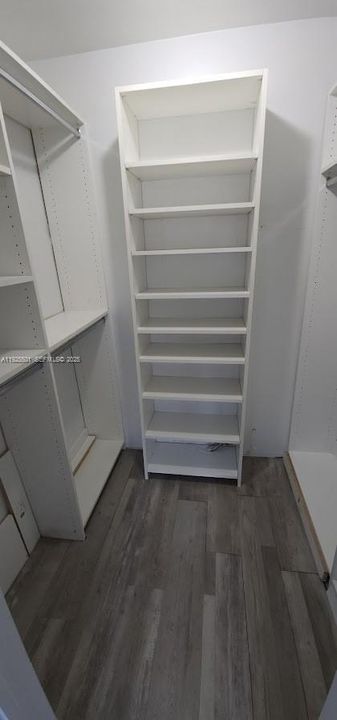 For Rent: $2,025 (2 beds, 1 baths, 870 Square Feet)