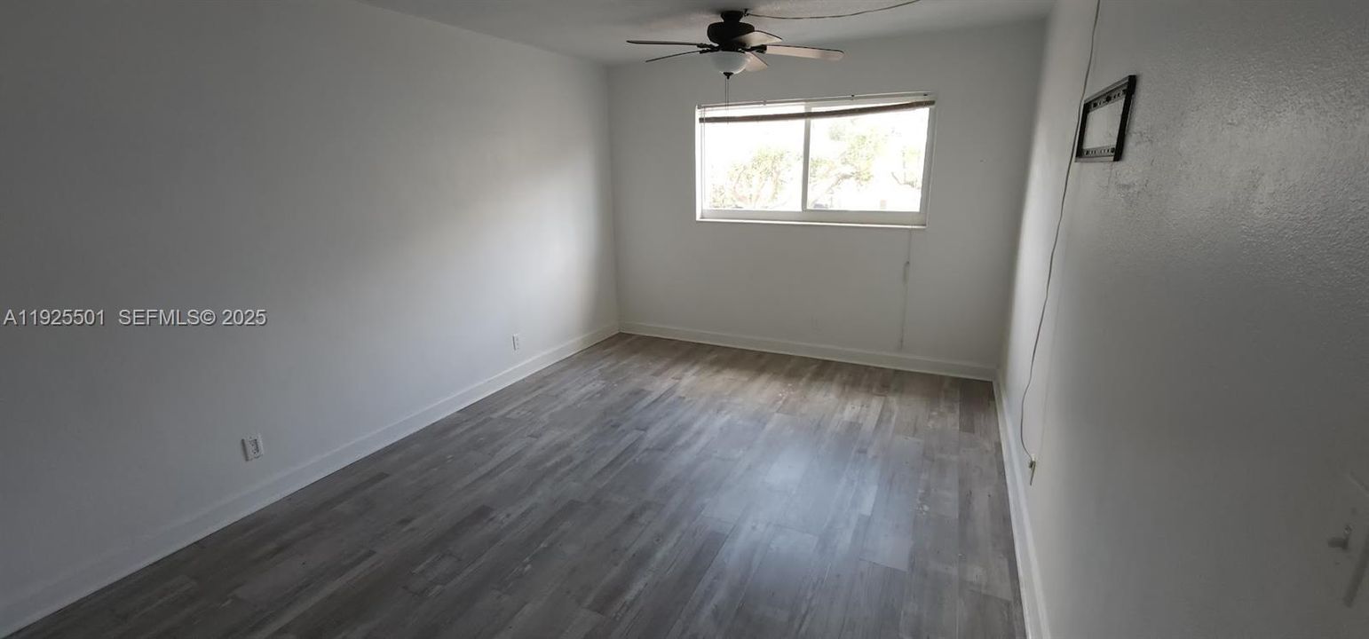 For Rent: $2,025 (2 beds, 1 baths, 870 Square Feet)