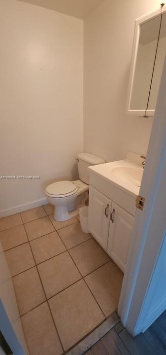 For Rent: $2,025 (2 beds, 1 baths, 870 Square Feet)