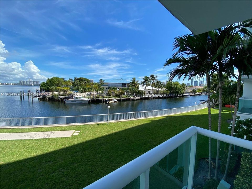 For Rent: $1,800 (1 beds, 1 baths, 710 Square Feet)