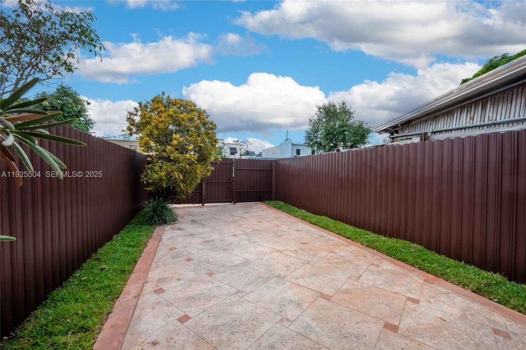 For Sale: $465,000 (2 beds, 2 baths, 1504 Square Feet)