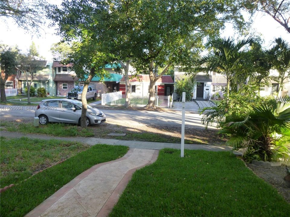 For Sale: $465,000 (2 beds, 2 baths, 1504 Square Feet)