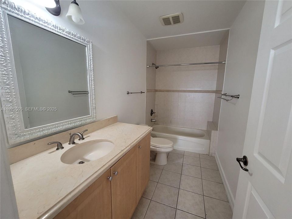 For Sale: $320,000 (2 beds, 2 baths, 970 Square Feet)