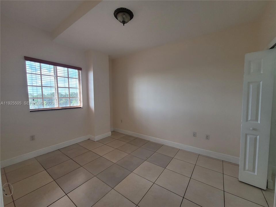 For Sale: $320,000 (2 beds, 2 baths, 970 Square Feet)
