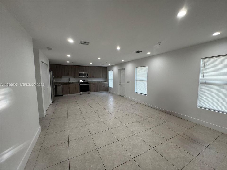 В аренду: $3,150 (3 спален, 2 ванн, 2409 Квадратных фут)