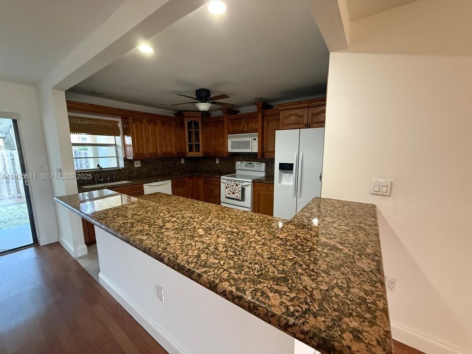 В аренду: $3,500 (2 спален, 2 ванн, 1346 Квадратных фут)