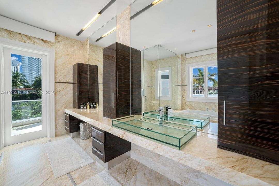 En Venta: $18,900,000 (6 camas, 8 baños, 7752 Pies cuadrados)