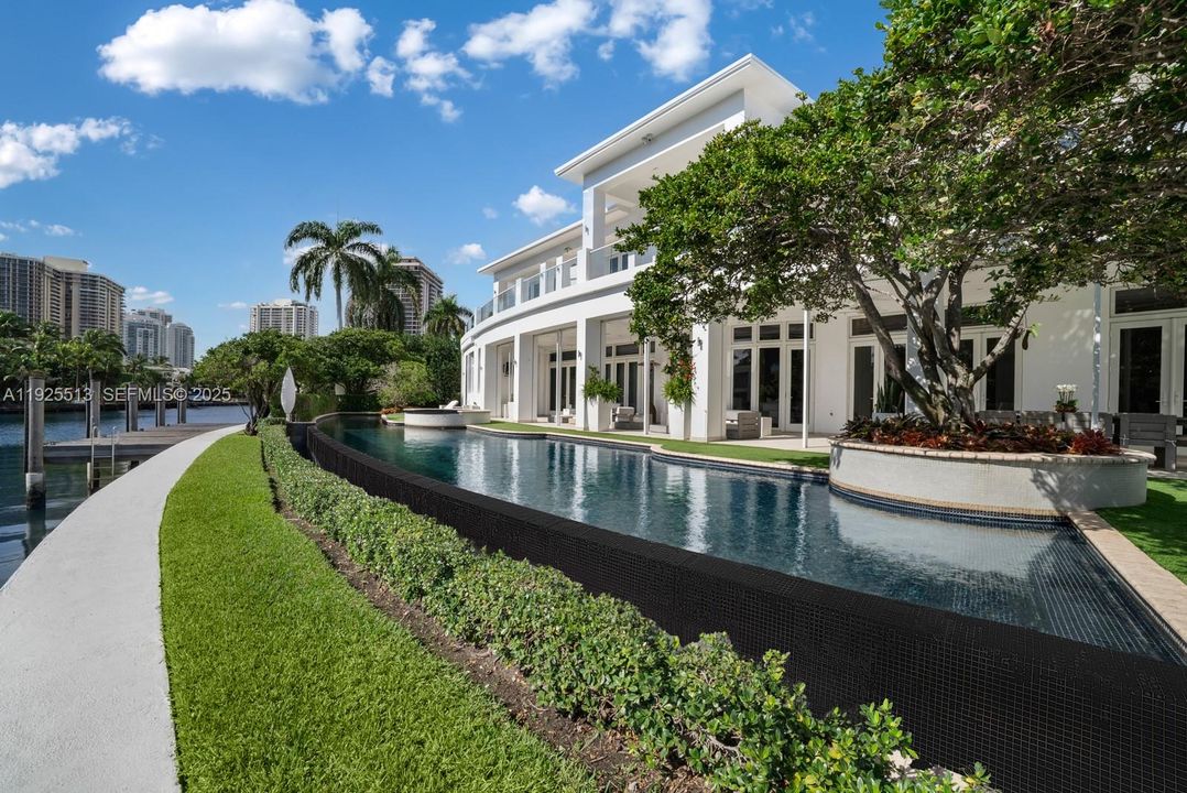 En Venta: $18,900,000 (6 camas, 8 baños, 7752 Pies cuadrados)