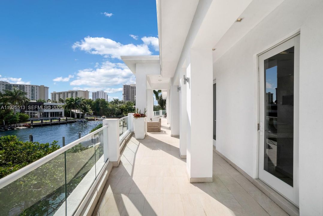 En Venta: $18,900,000 (6 camas, 8 baños, 7752 Pies cuadrados)