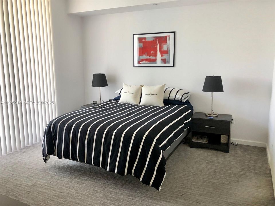 出租: $4,200 (1 贝兹, 1 浴室, 848 平方英尺)