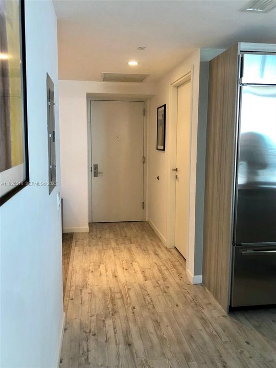 出租: $4,200 (1 贝兹, 1 浴室, 848 平方英尺)