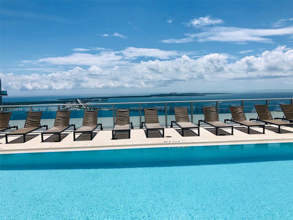 出租: $4,200 (1 贝兹, 1 浴室, 848 平方英尺)