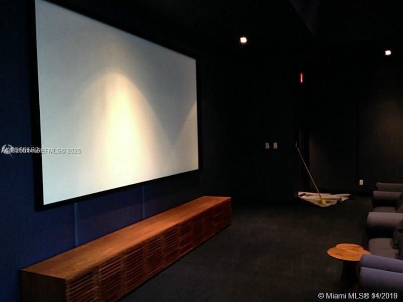 出租: $4,200 (1 贝兹, 1 浴室, 848 平方英尺)