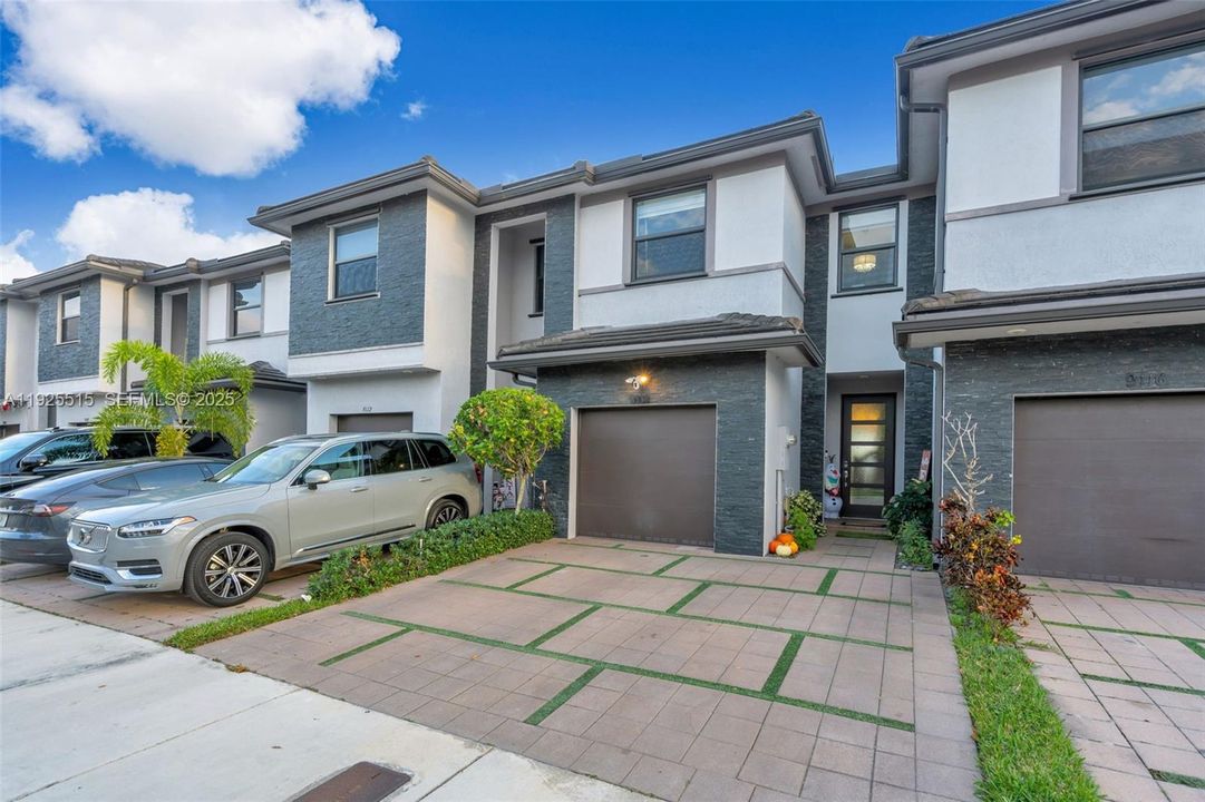 For Sale: $638,000 (3 beds, 2 baths, 1692 Square Feet)