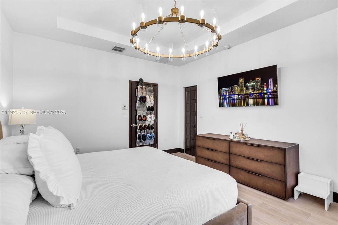 For Sale: $638,000 (3 beds, 2 baths, 1692 Square Feet)