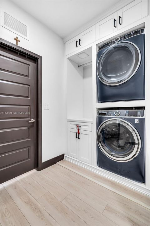 For Sale: $638,000 (3 beds, 2 baths, 1692 Square Feet)