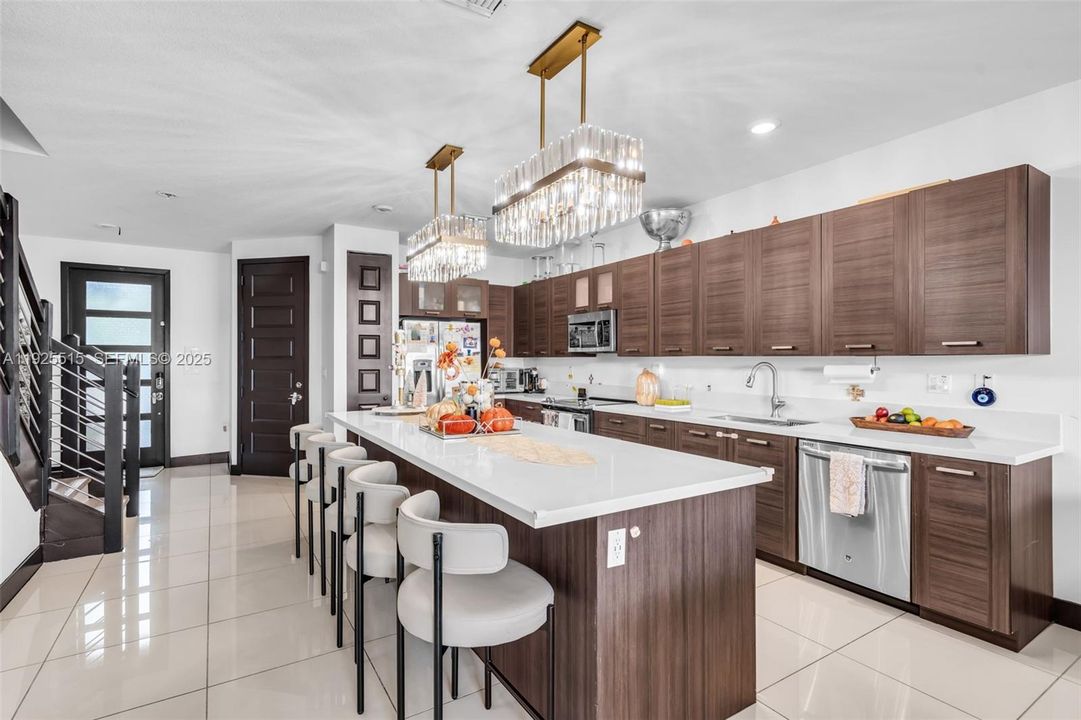 For Sale: $638,000 (3 beds, 2 baths, 1692 Square Feet)