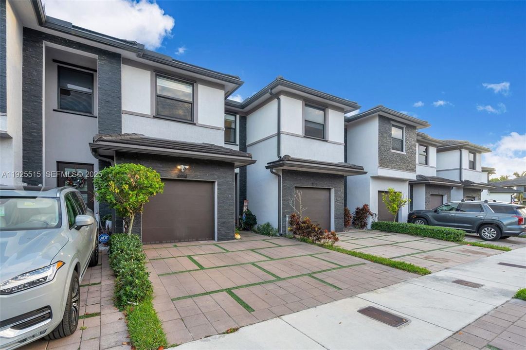 For Sale: $638,000 (3 beds, 2 baths, 1692 Square Feet)