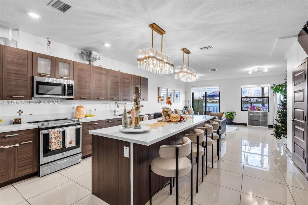 For Sale: $638,000 (3 beds, 2 baths, 1692 Square Feet)