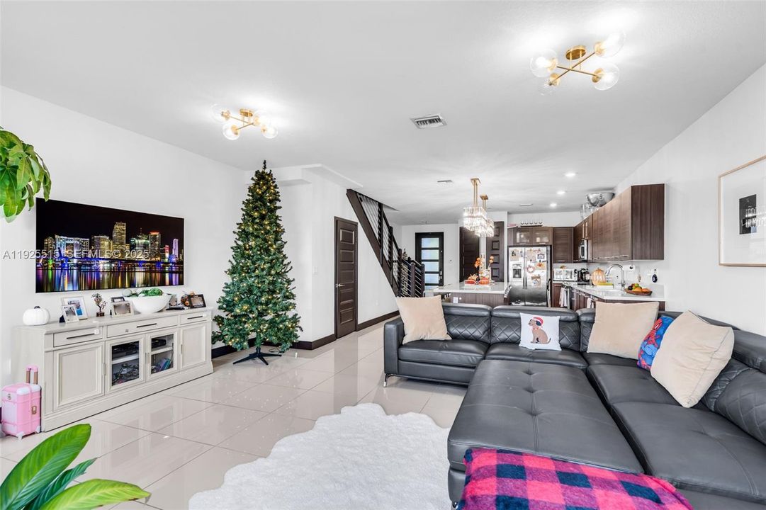 For Sale: $638,000 (3 beds, 2 baths, 1692 Square Feet)