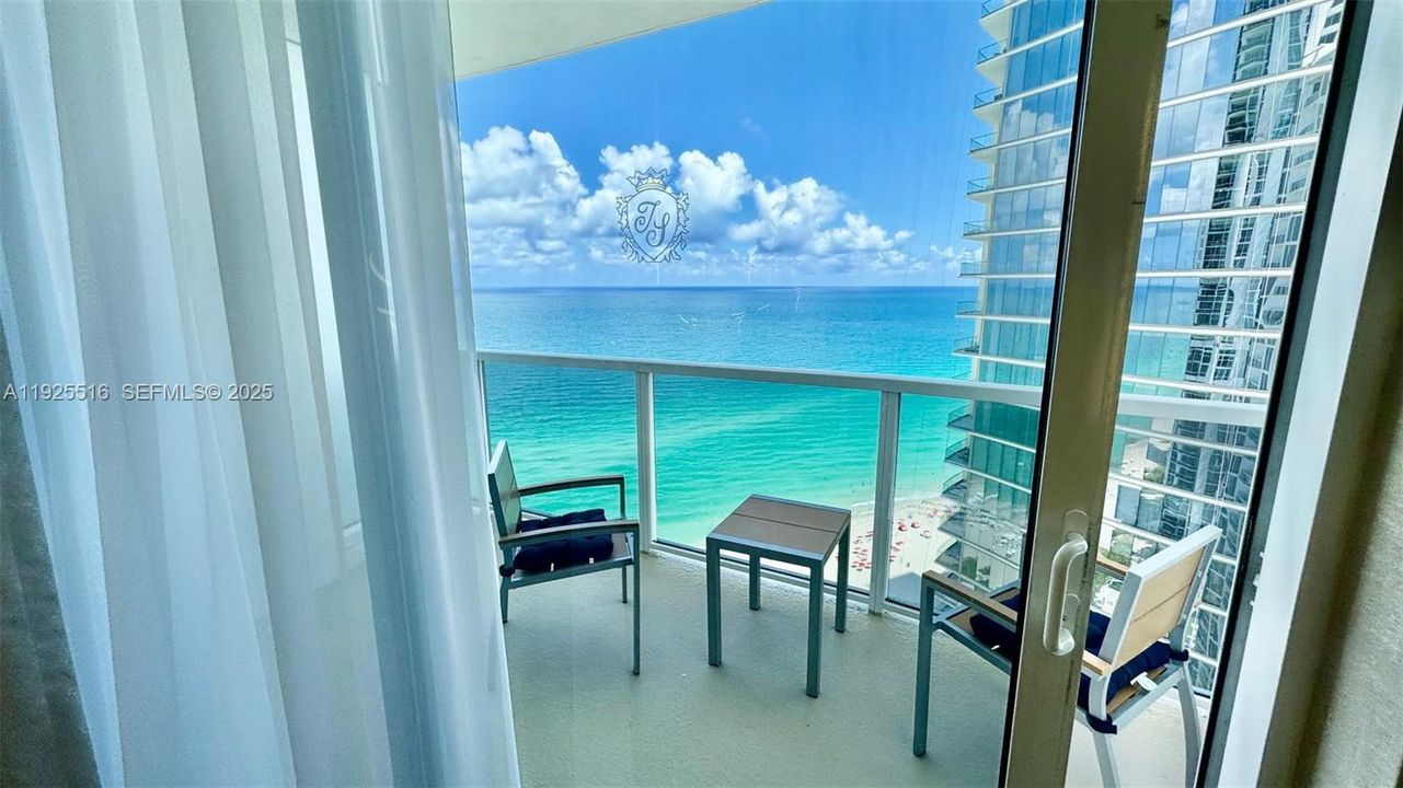 For Sale: $583,000 (0 beds, 1 baths, 551 Square Feet)