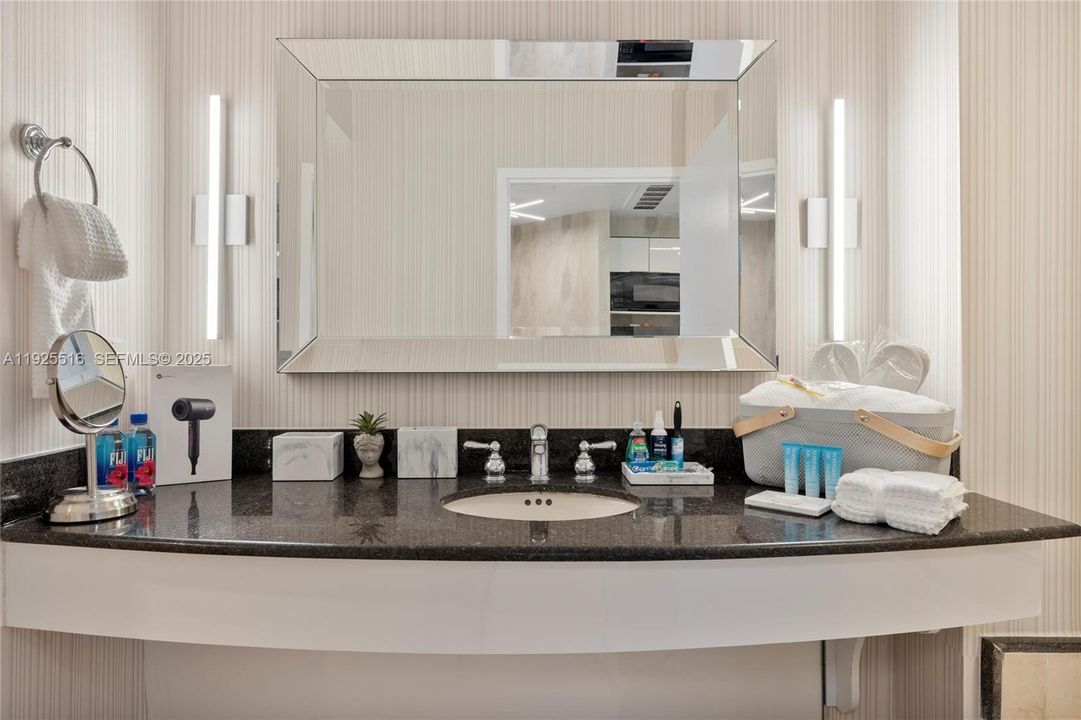 For Sale: $583,000 (0 beds, 1 baths, 551 Square Feet)