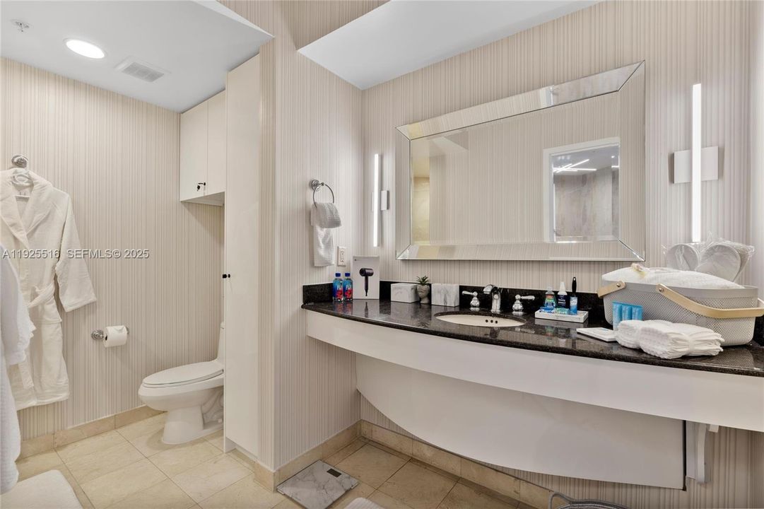 For Sale: $583,000 (0 beds, 1 baths, 551 Square Feet)