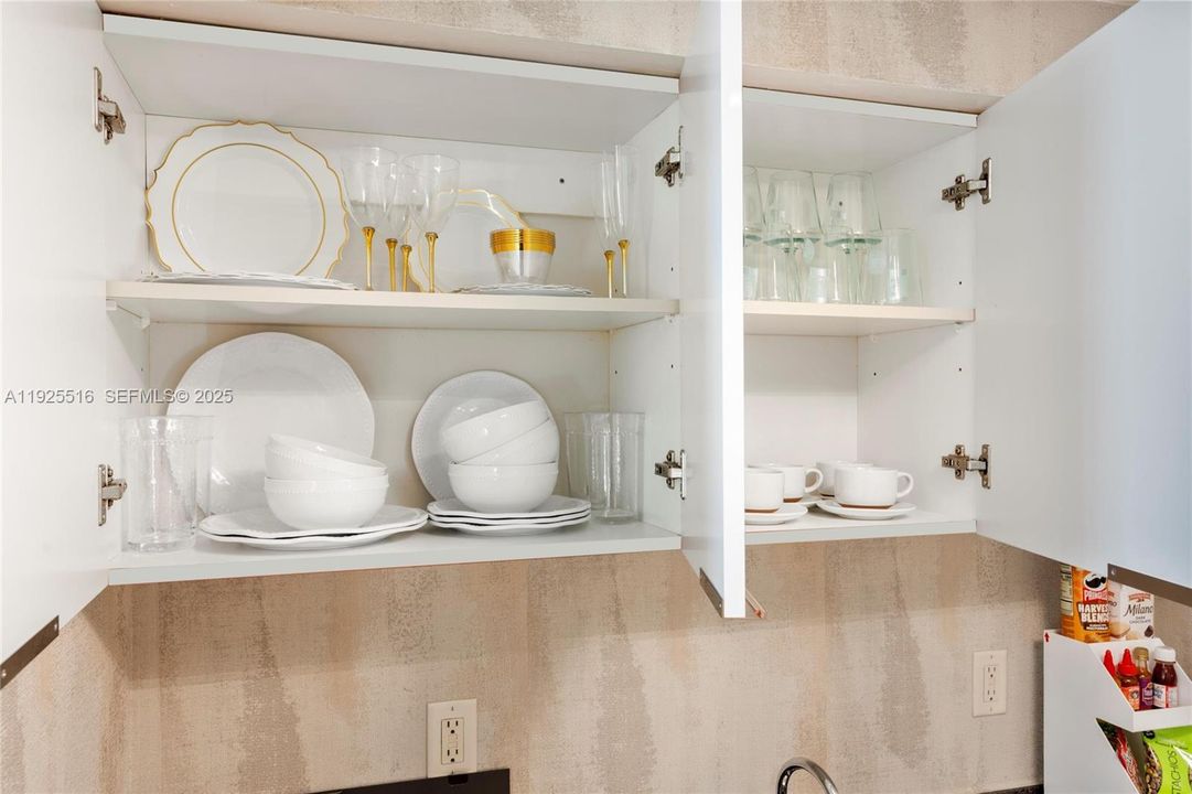 For Sale: $583,000 (0 beds, 1 baths, 551 Square Feet)