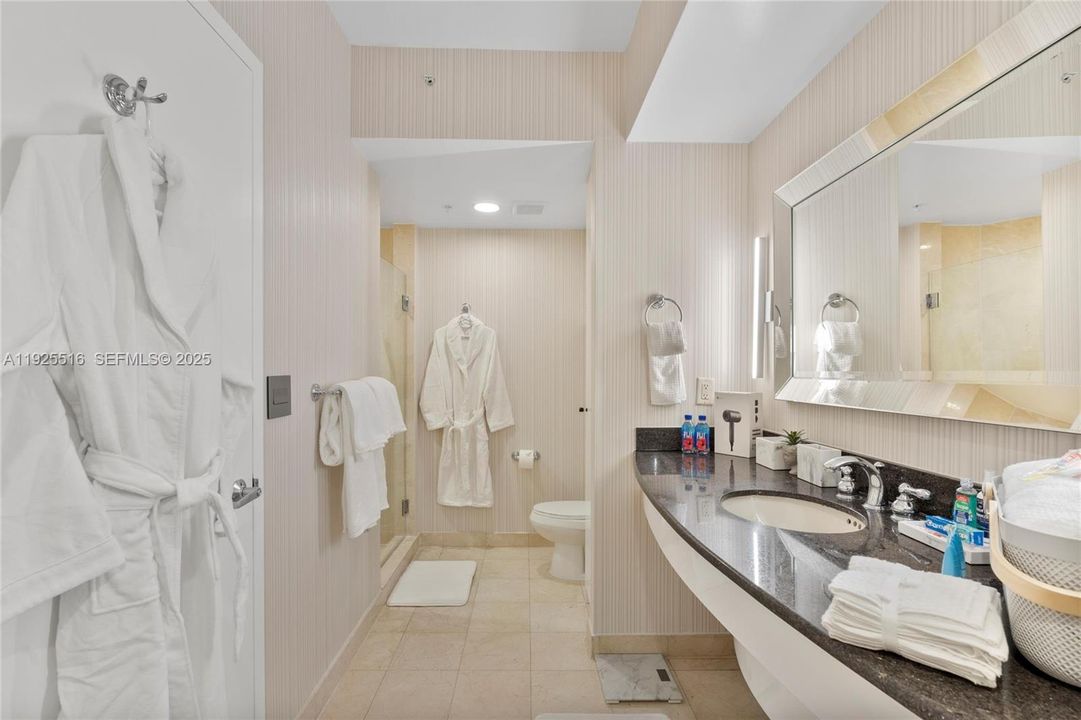 For Sale: $583,000 (0 beds, 1 baths, 551 Square Feet)