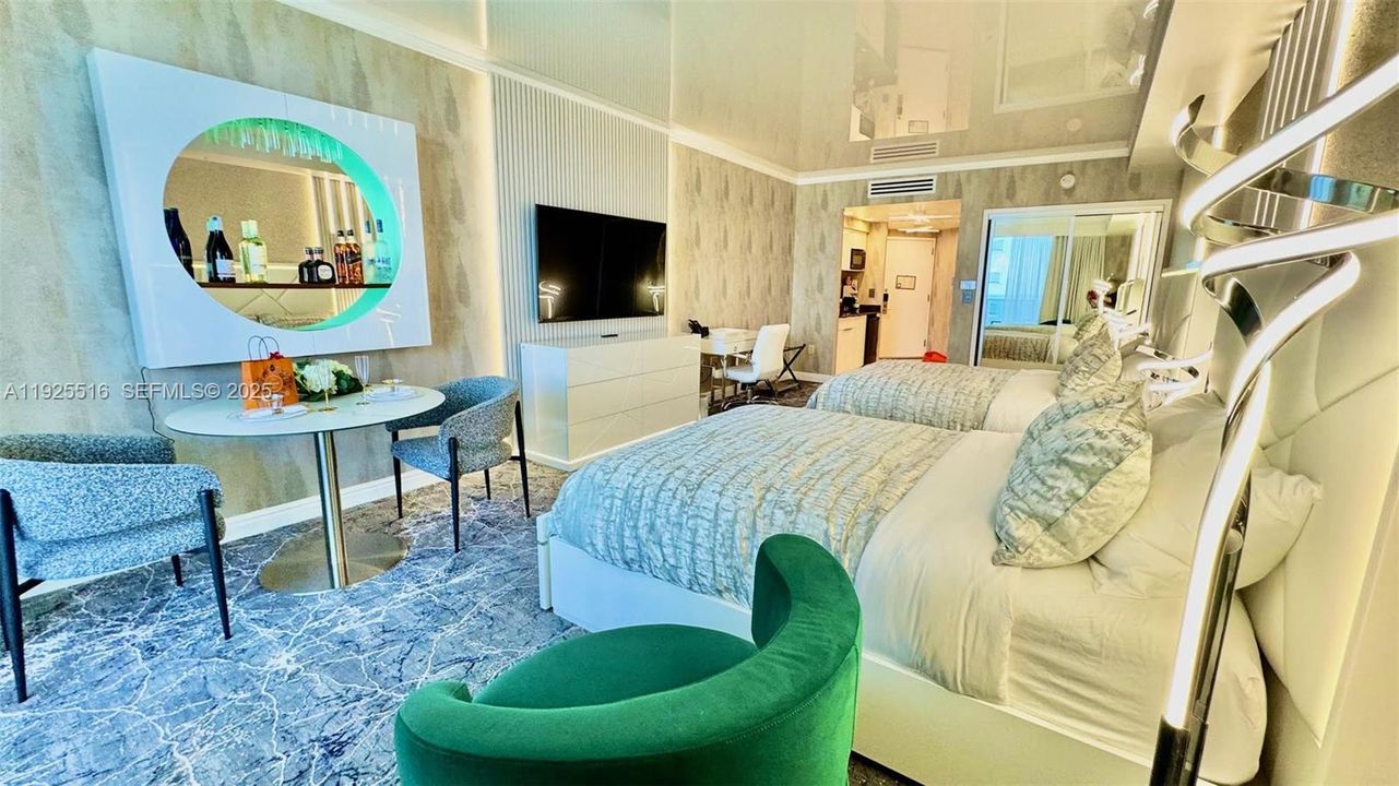 For Sale: $583,000 (0 beds, 1 baths, 551 Square Feet)