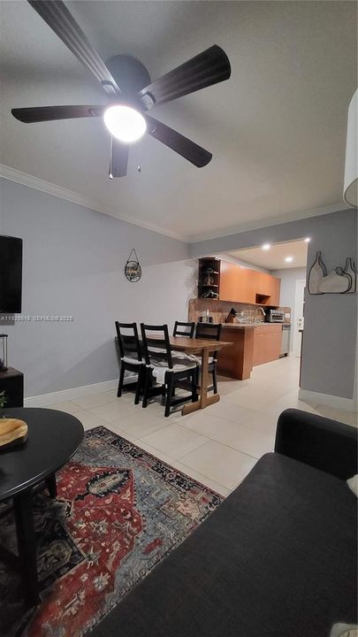 For Rent: $1,950 (2 beds, 1 baths, 1598 Square Feet)