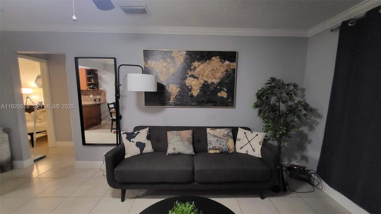 For Rent: $1,950 (2 beds, 1 baths, 1598 Square Feet)