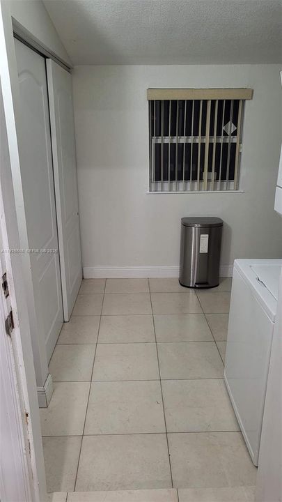 For Rent: $1,950 (2 beds, 1 baths, 1598 Square Feet)