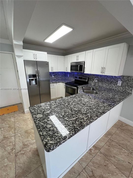 For Rent: $2,200 (1 beds, 1 baths, 655 Square Feet)