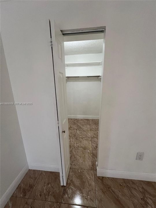 For Rent: $2,200 (1 beds, 1 baths, 655 Square Feet)