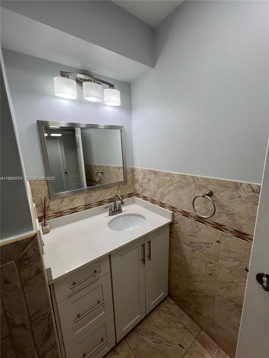 For Rent: $2,200 (1 beds, 1 baths, 655 Square Feet)