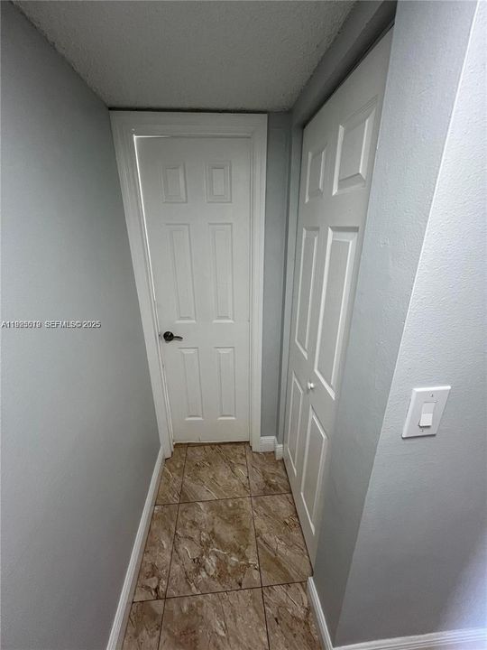 For Rent: $2,200 (1 beds, 1 baths, 655 Square Feet)