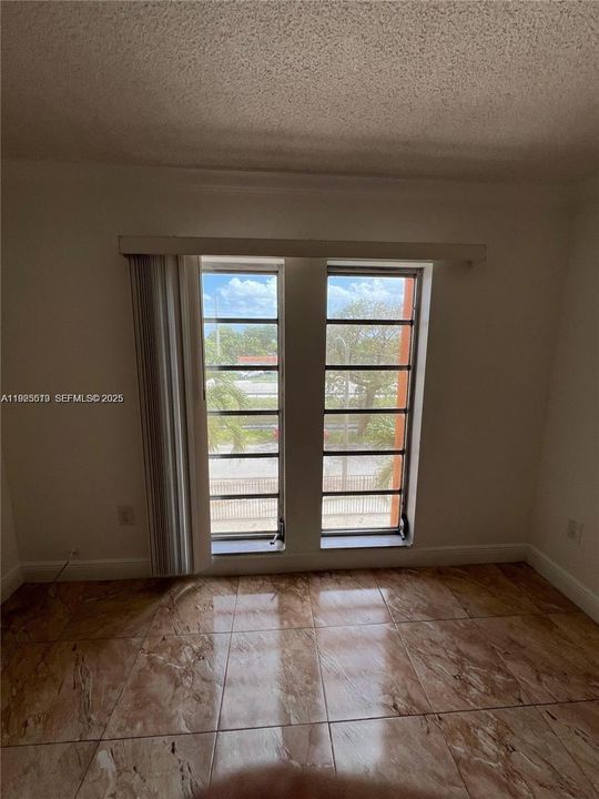 For Rent: $2,200 (1 beds, 1 baths, 655 Square Feet)