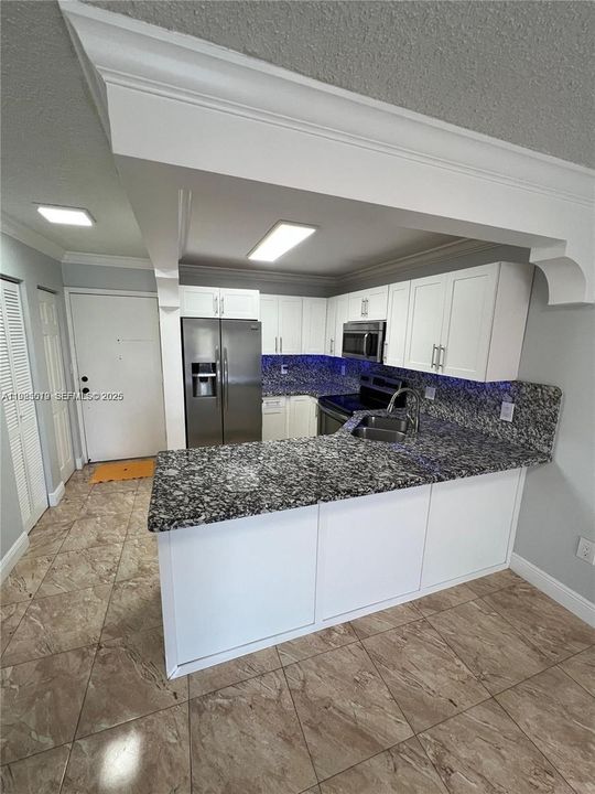 For Rent: $2,200 (1 beds, 1 baths, 655 Square Feet)