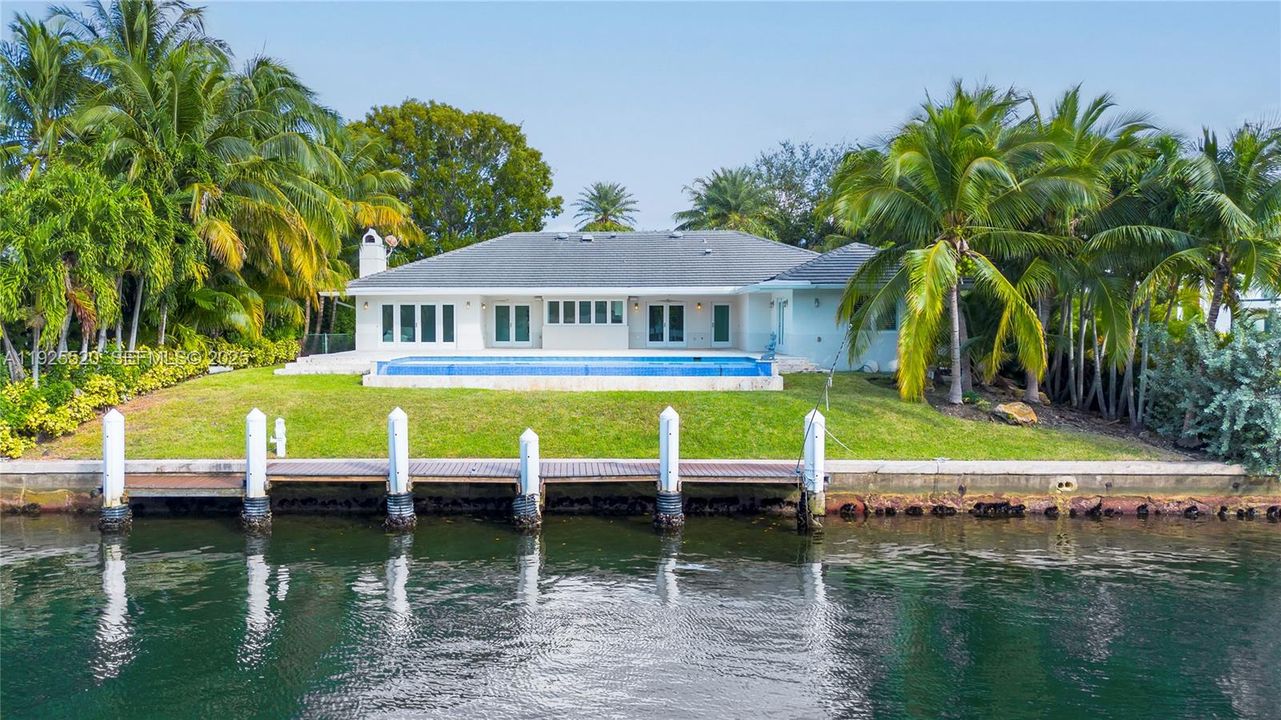 На продажу: $11,900,000 (4 спален, 2 ванн, 2709 Квадратных фут)