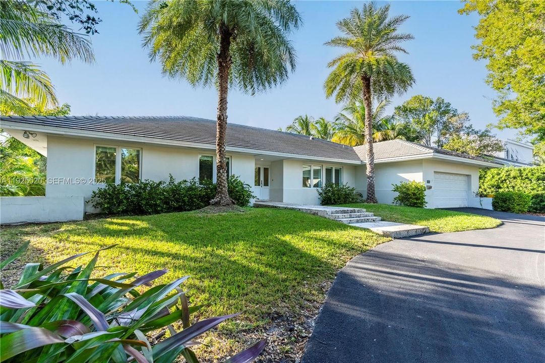 На продажу: $11,900,000 (4 спален, 2 ванн, 2709 Квадратных фут)