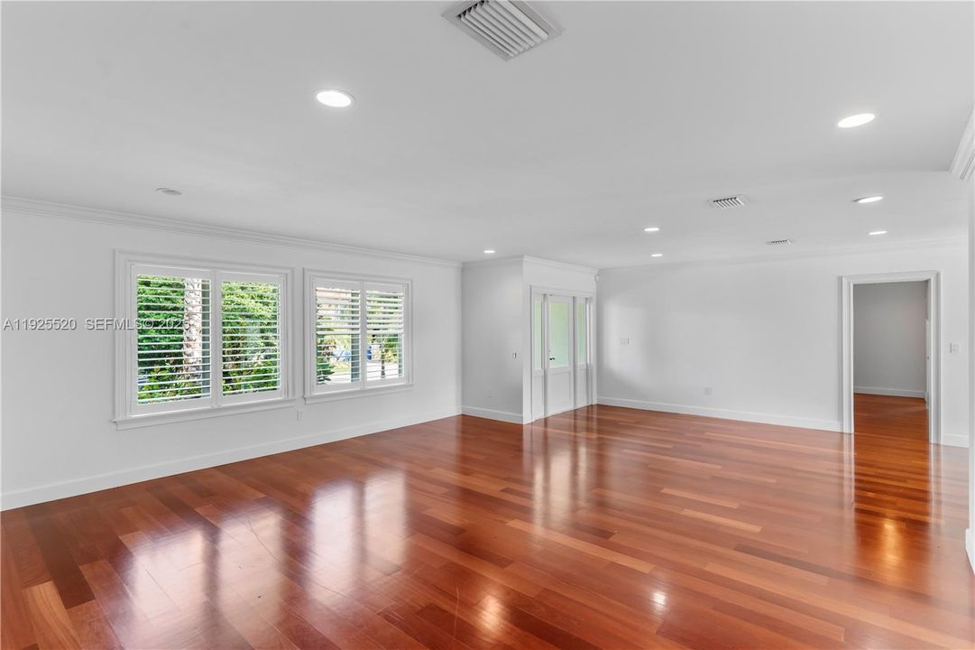 На продажу: $11,900,000 (4 спален, 2 ванн, 2709 Квадратных фут)